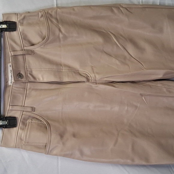 NWOT Abercrombie & Fitch Vegan Leather Pants in Cream Sz. 29 - Picture 2 of 6